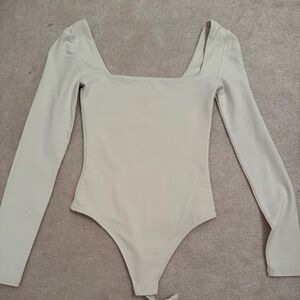 Babaton Contour Squareneck Long Sleeve Bodysuit in Light Birch